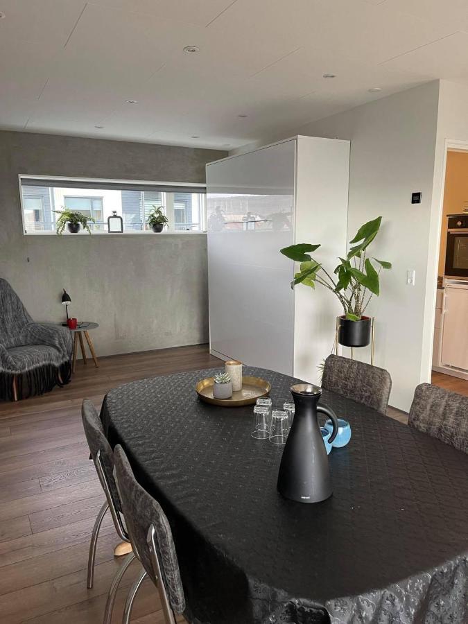 Modern Apartment With City & Oceanside View Torshavn Bagian luar foto